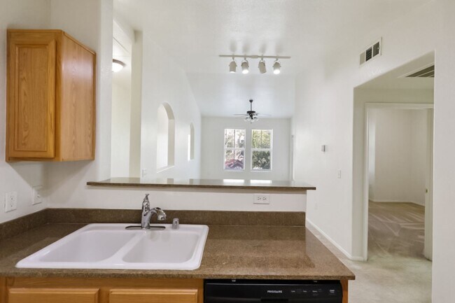 Building Photo - Resort Living 1 Bedroom Condo In West Las ...