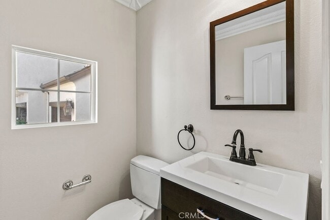 Building Photo - 3 Amesbury Ct