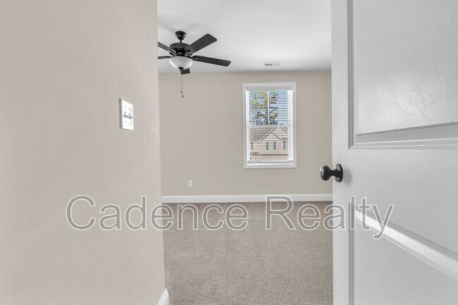 Building Photo - 1625 Grey Cliff Run