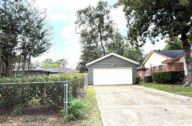 Building Photo - 1437 Wisterwood Dr