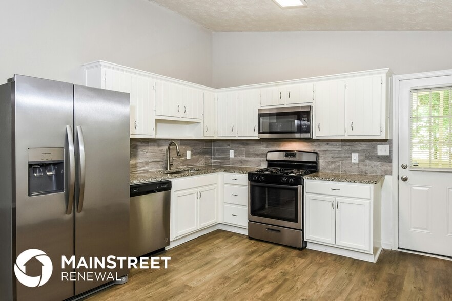 Building Photo - 550 Pineland Cir