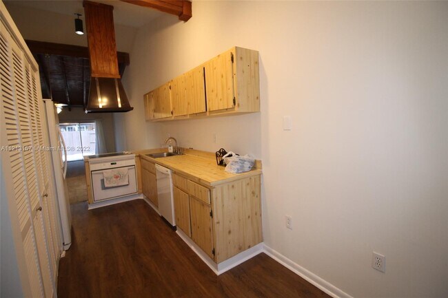 Building Photo - 2331  Dogwood Ct  . Pembroke Pines Fl 33026