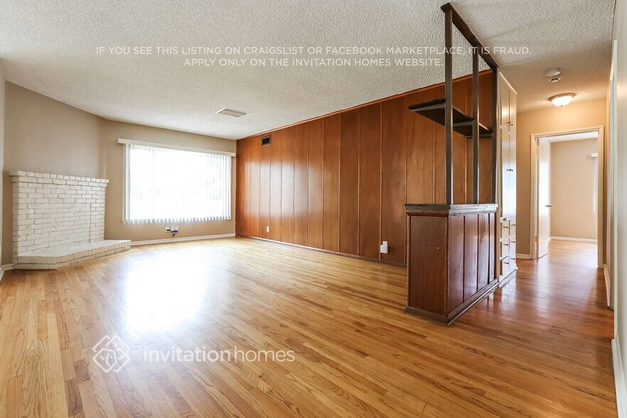 Building Photo - 15040 Valerio St