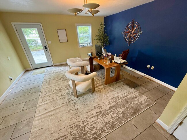 Building Photo - Meridian Apartments Your Gateway to Everything in Hampton Roads