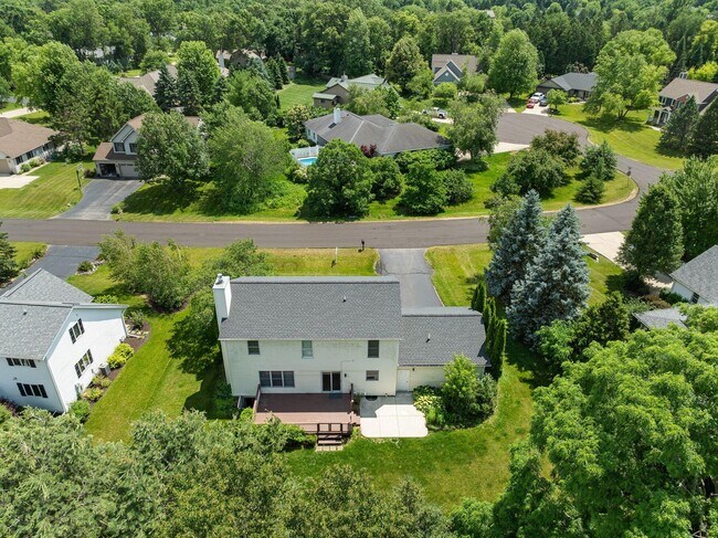 Building Photo - 406 Lakewood Dr