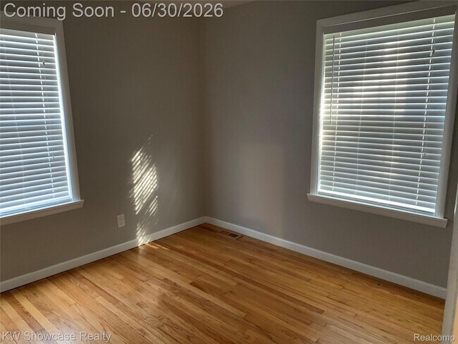 Building Photo - 2050 Wycliffe Ave