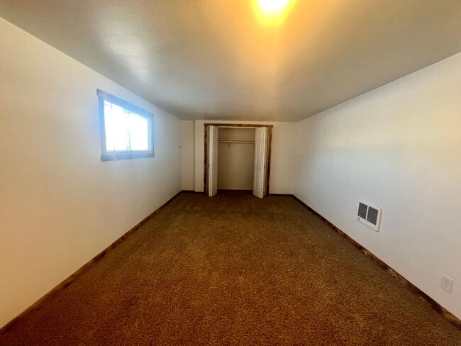 Building Photo - Charming 3 Bedroom 2 Bathroom Country Home...
