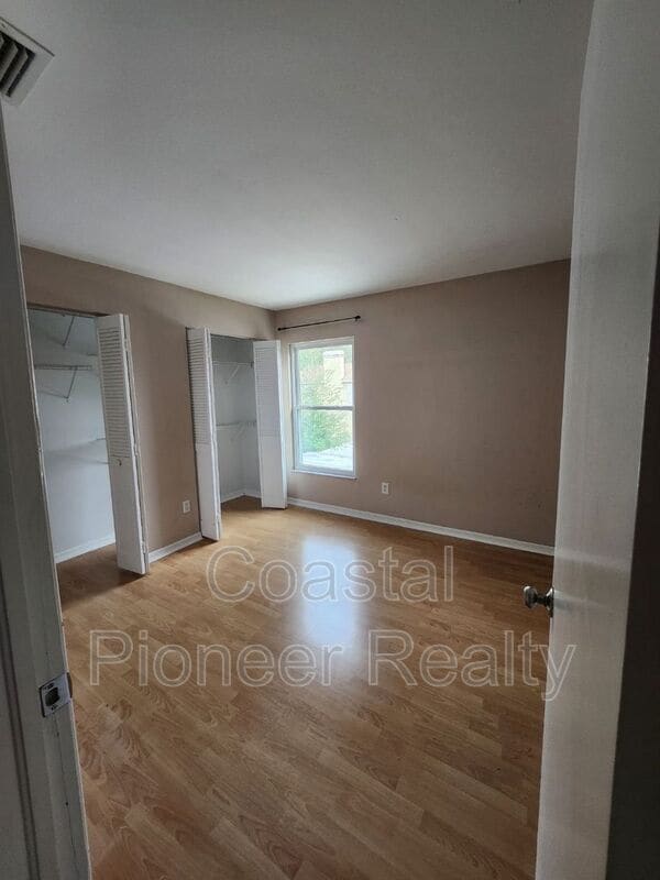 Building Photo - 10121 Sea spray Pl