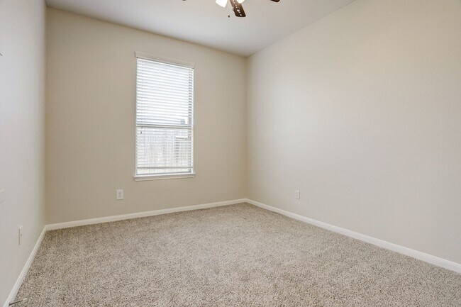 Building Photo - 1011 Larkfield Dr