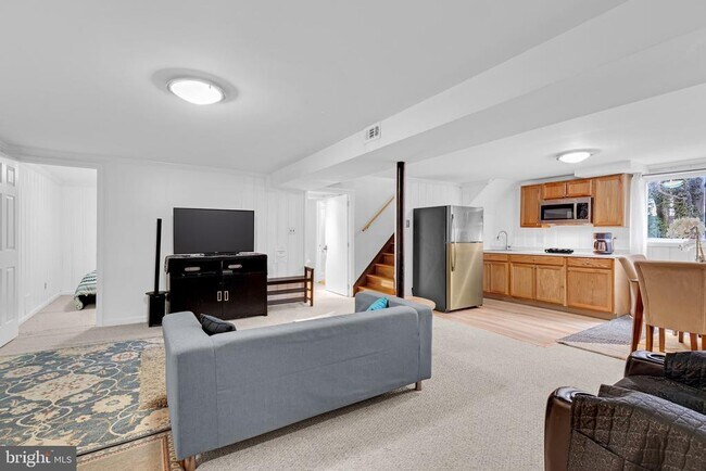 Building Photo - 7109 Layton Dr