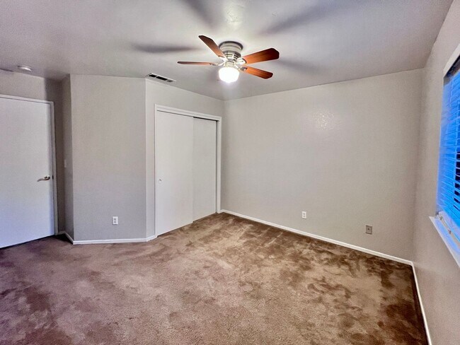 Building Photo - $2,250 Champlain Dr. & Fort Washington, 3 ...