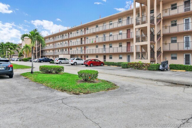 Building Photo - 711 Lori Dr