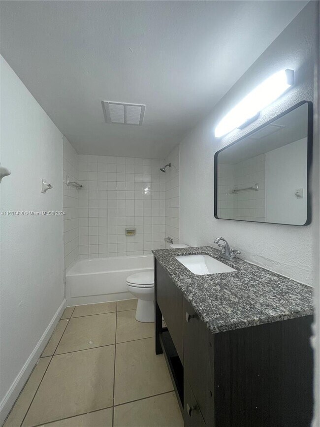 Building Photo - 15221 NE 6th Ave