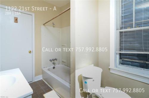 Building Photo - 1122 21st St