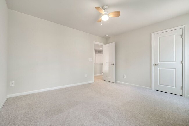 Building Photo - Welcome to this stunning 3-bed, 3-bath home located in the vibrant community of Wake Forest, NC.