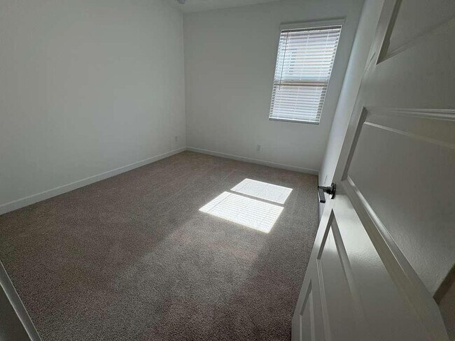 Building Photo - 4738 E Kenneth Ln