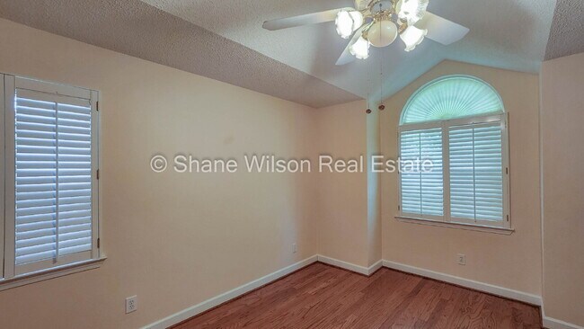 Building Photo - Spacious 3-Bed, 3-Bath Townhouse in Dalton