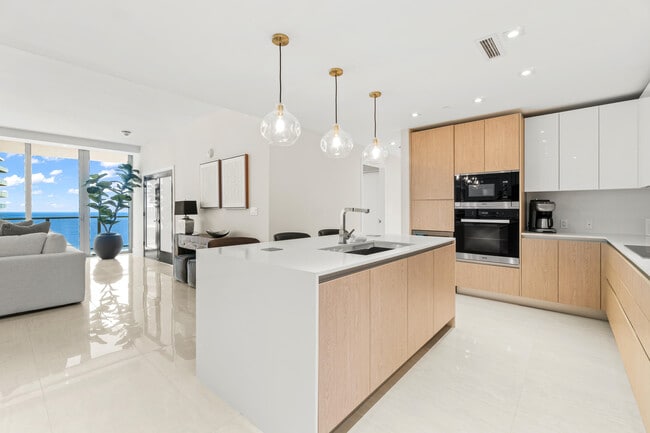 Building Photo - 3100 N Ocean Dr