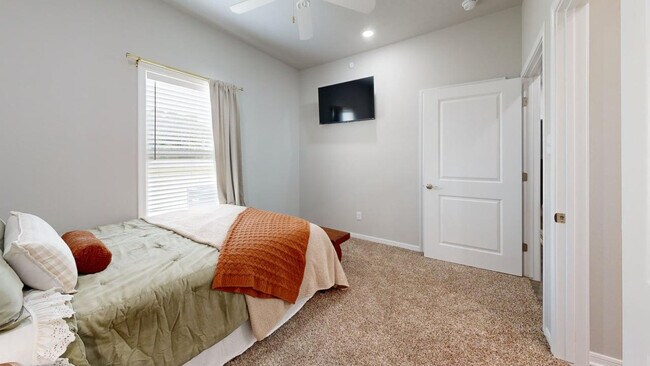 Building Photo - 1326 Prairie Dr