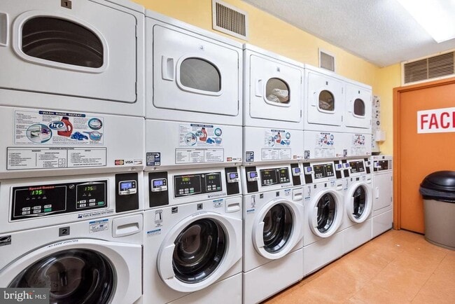 Building Photo - 75 S Reynolds St