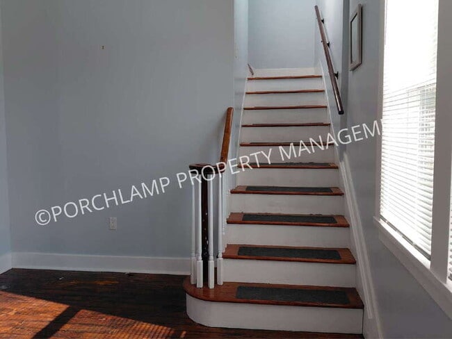 Building Photo - 606 Houston Ave