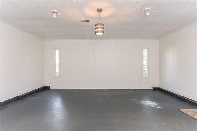 Building Photo - 135 Beethoven Ct