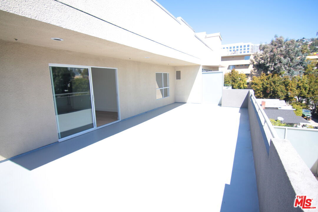Building Photo - 939 Palm Ave