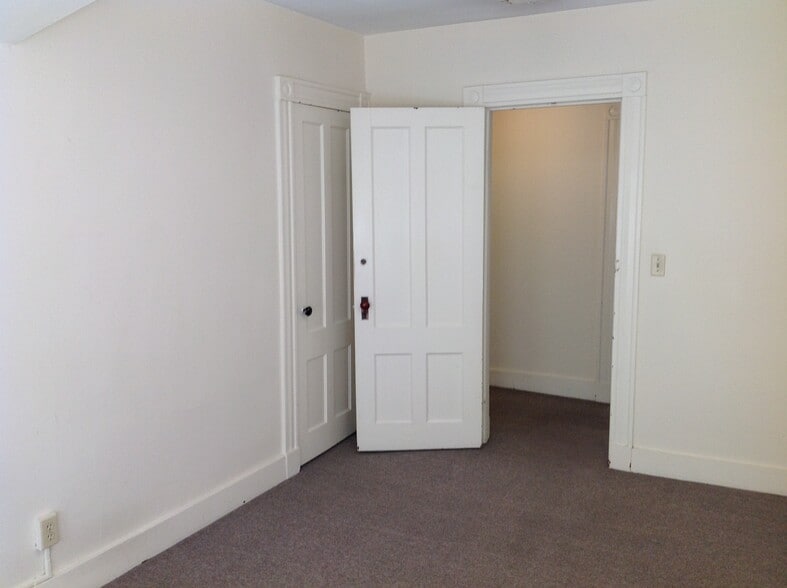 Building Photo - 188 Lawrence St