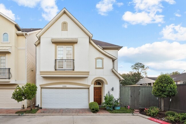 Primary Photo - 2202 Hilshire Terrace Ct