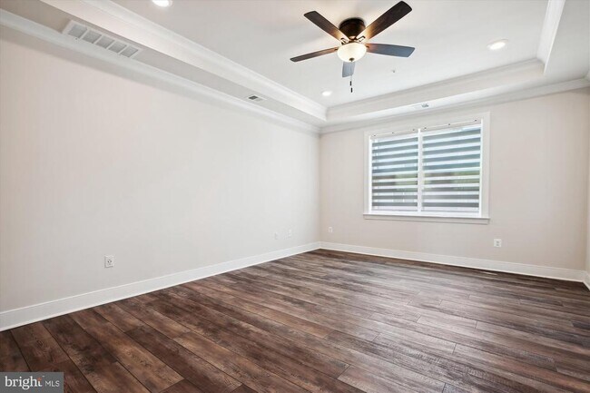 Building Photo - 909 Rockwell Ave