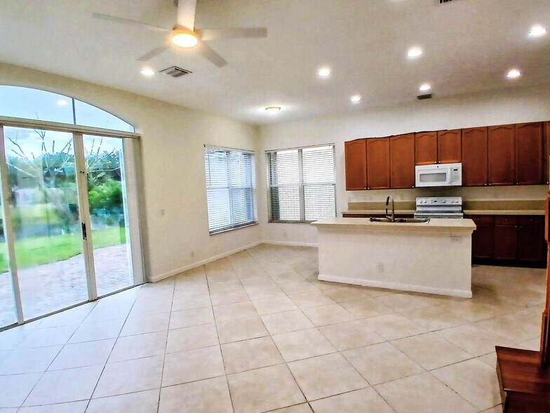 Building Photo - 1171 W Magnolia Cir