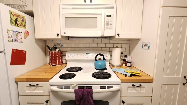 Building Photo - 11315 Roosevelt Way NE