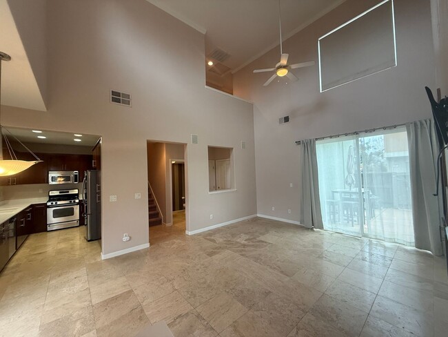 Building Photo - Modern 2 bedroom, 2.5 Bathroom Townhouse i...