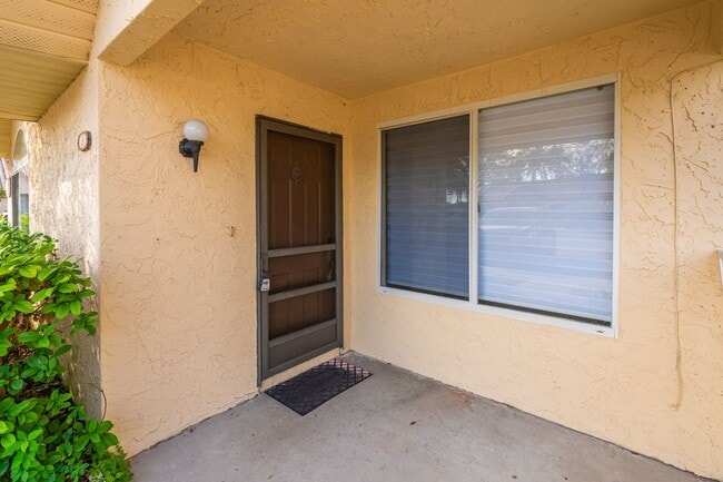 Building Photo - TOWNHOMES WEST, PORT ORANGE!