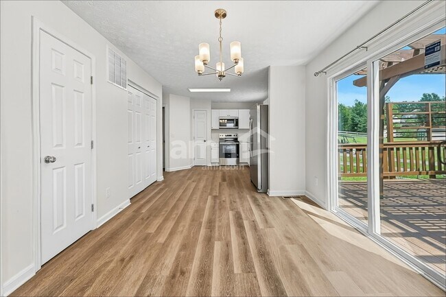 Building Photo - 2044 Woodmere Ct