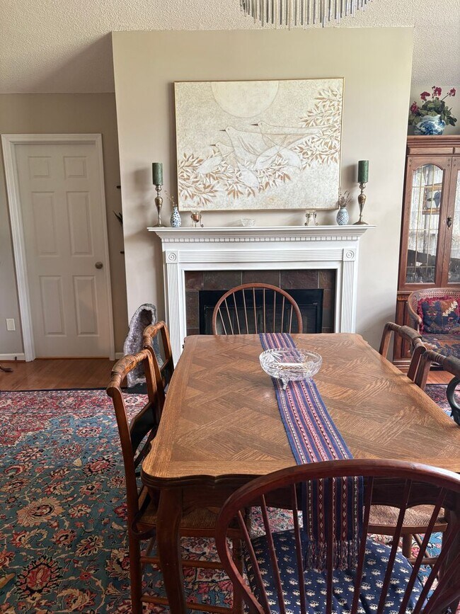 Building Photo - Large, private home in Rivercliff
