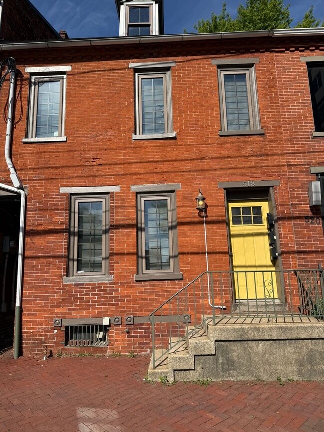 Building Photo - 518 N Queen St