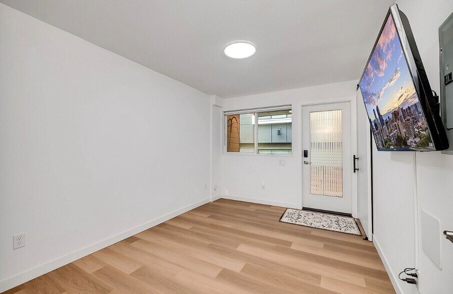 Building Photo - 7512 43rd Ave S