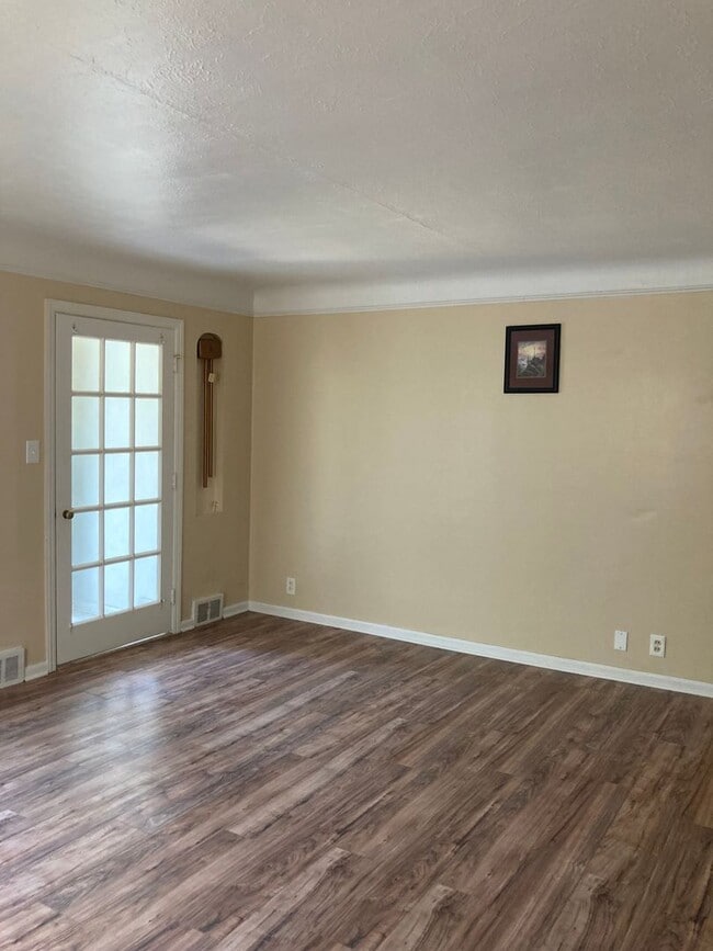 Building Photo - 4 Bedroom South Euclid House for Rent