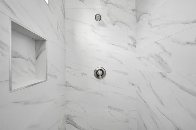 Building Photo - 2119 Esther Dr