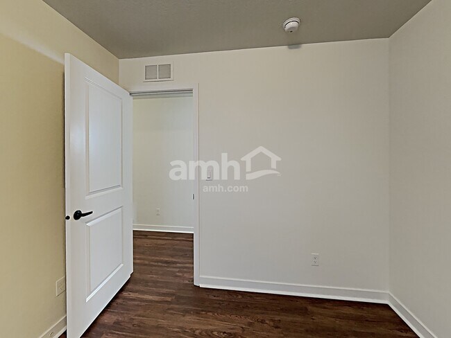 Building Photo - 3073 E Ionia Ct