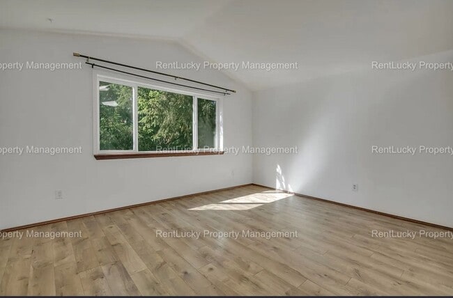 Building Photo - Beautifully Maintained 3-Bedroom Home in Prime Federal Way Location