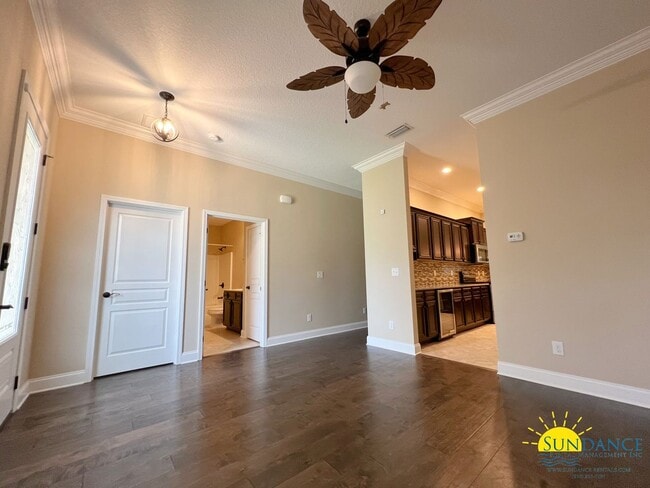 Building Photo - Gorgeous 4 Bedroom Home in FWB!