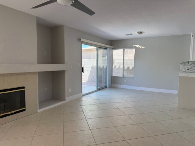 Building Photo - STUNNING & GORGEOUS 4 BED/2.5 BATH POOL HOME IN ELDORADO! *** ONLY $2,599 ***
