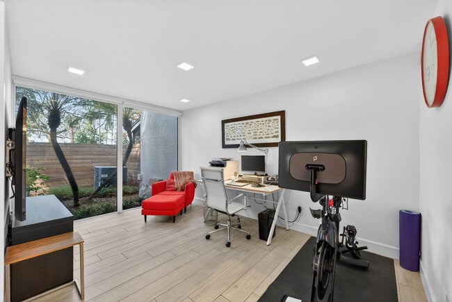 Building Photo - 4945 SW 71st Pl