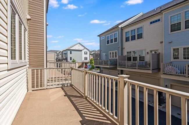 Building Photo - 27 Gala Ct