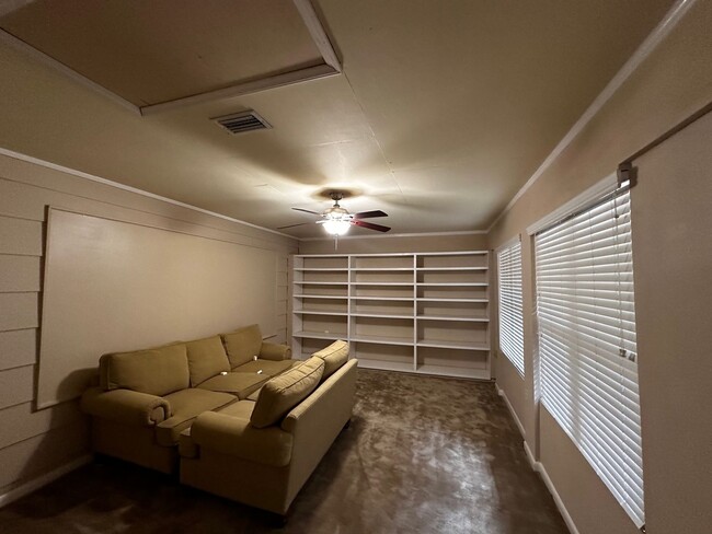 Building Photo - 263 N Villas Ct