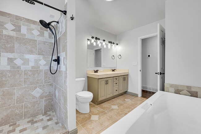 Building Photo - $2,700.00 - 4 Beds, 2 Baths, Single Family...