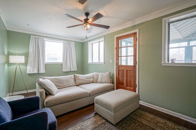 Building Photo - 1005 Chevy Chase Ln