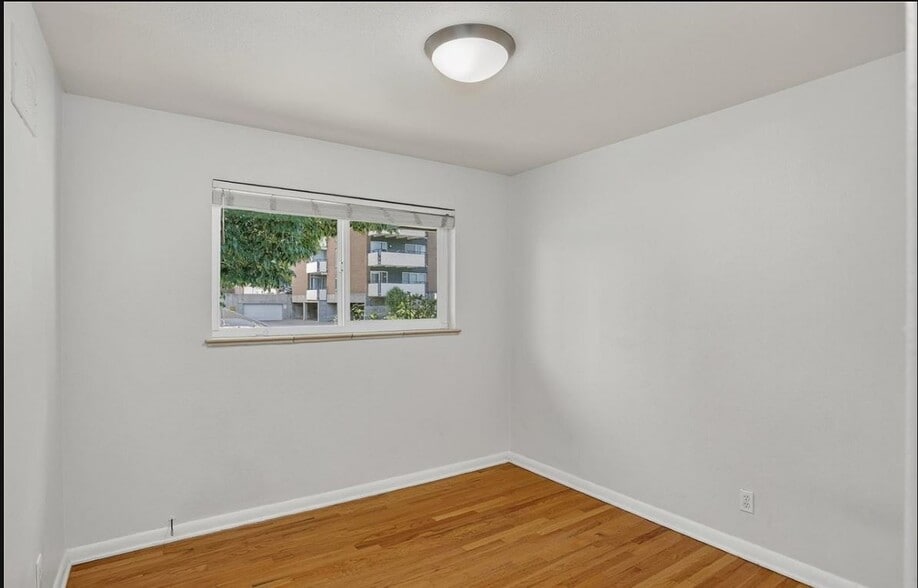 Building Photo - 2527 S University Blvd